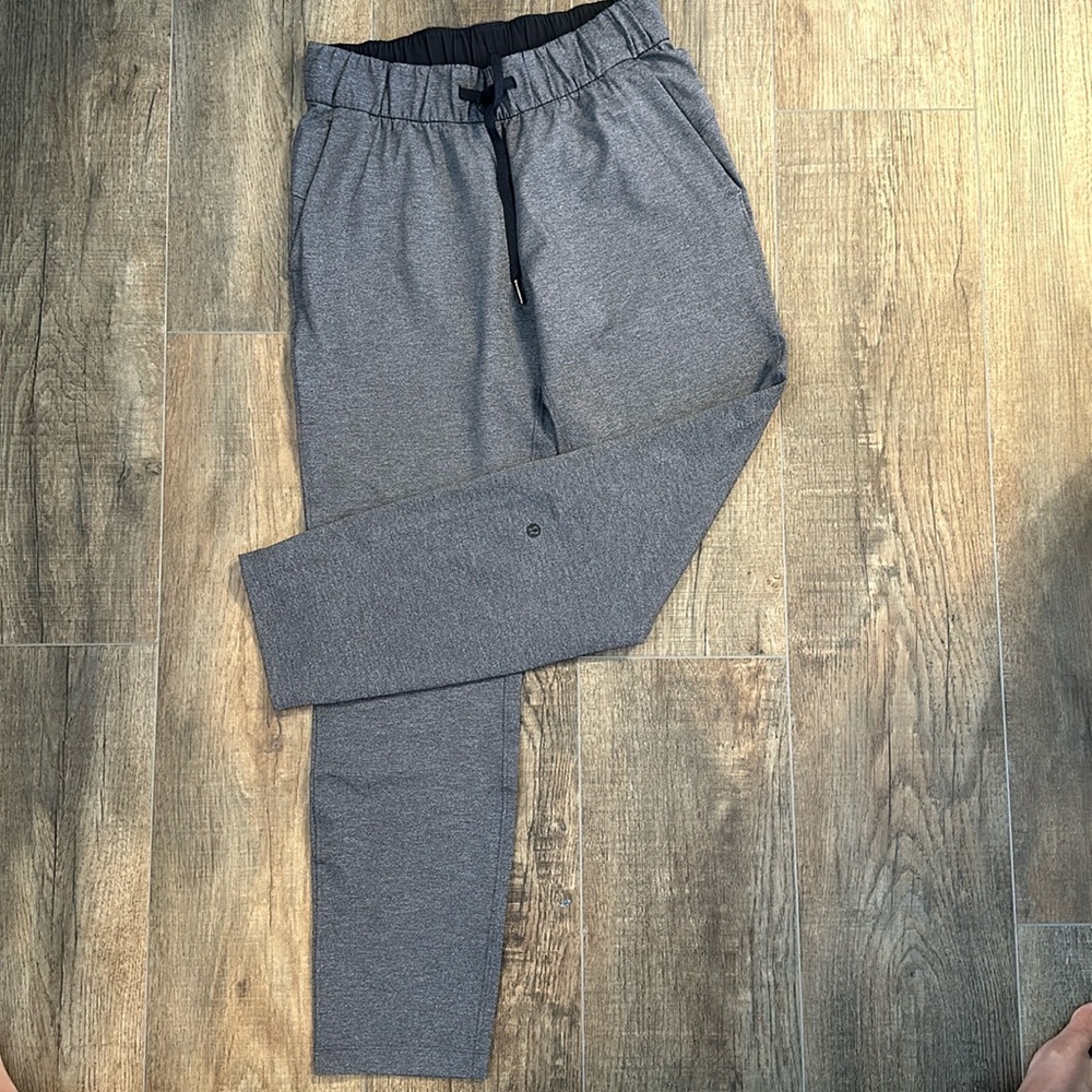 Lululemon On The Fly drawstring casual pants Sz 4